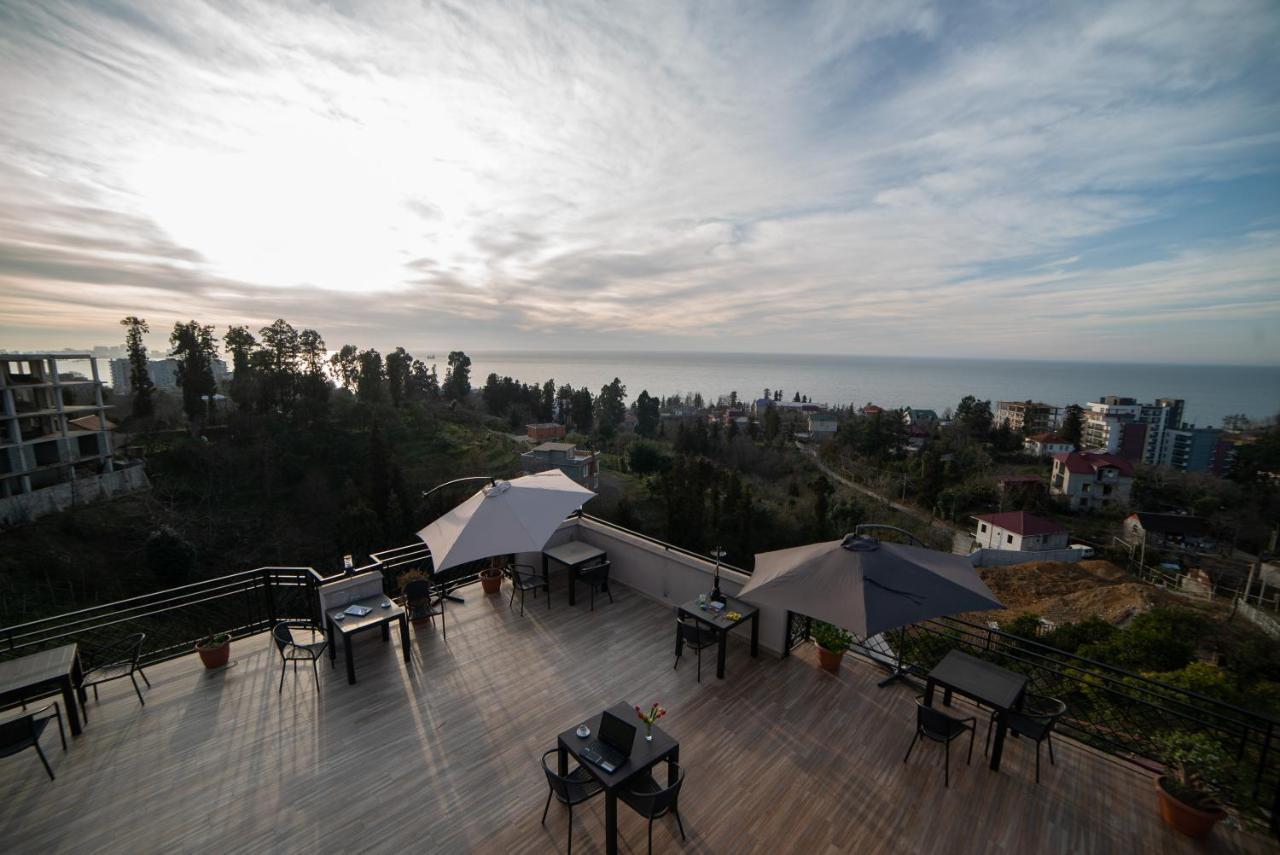 Green Yard Hotel Batumi Exterior photo